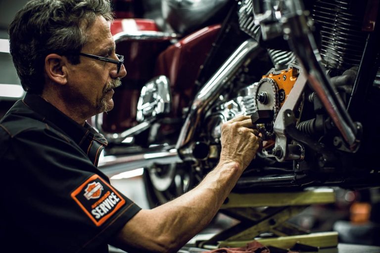 Penyebab Motor Bau Bensin dan Solusinya