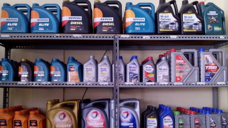 5 Rekomendasi Oli Mobil Terbaik untuk Performa