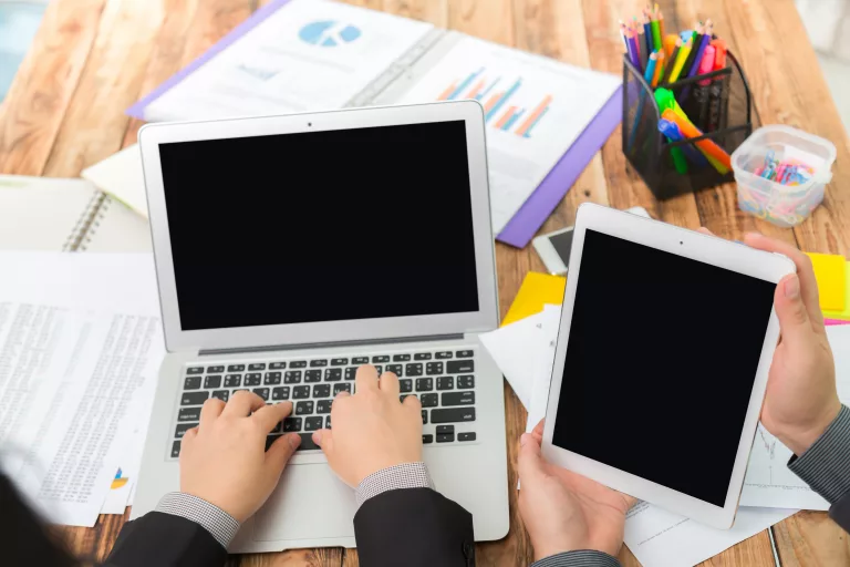 Kerja di Mana Aja? Ini Perbandingan Laptop Tipis dan Tablet Buat Pekerja Aktif