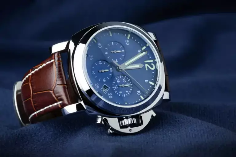 7 Tips Merawat Jam Tangan Kulit Agar Tahan Lama
