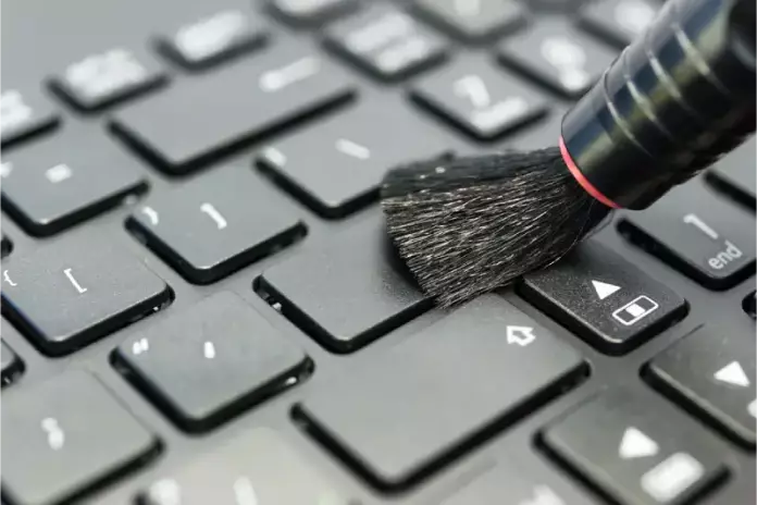 Cara Membersihkan Keyboard Laptop dengan Aman dan Efektif