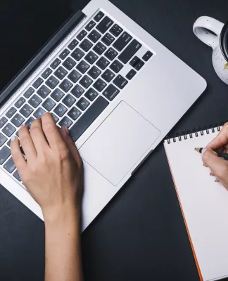Dua Profesi Tulisan yang Sering Disangka Sama, Yuk Kenali Perbedaan Copywriter dan Content Writer copywriter