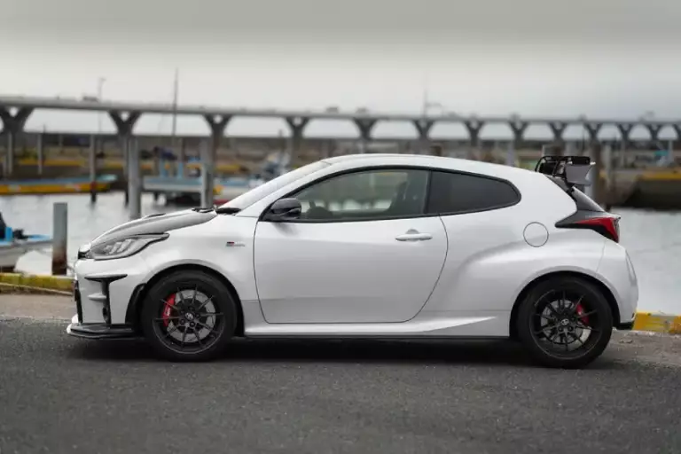 Toyota GR Yaris vs Honda Civic Type R : Siapa Lebih Bertenaga?