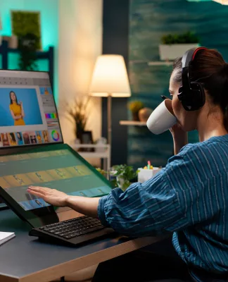 Nggak Cuma Jago Desain, Ini Skill Penting buat Kamu yang Mau Jadi Graphic Designer Profesional graphic designer