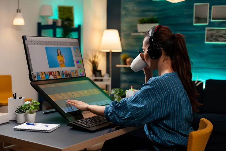Nggak Cuma Jago Desain, Ini Skill Penting buat Kamu yang Mau Jadi Graphic Designer Profesional