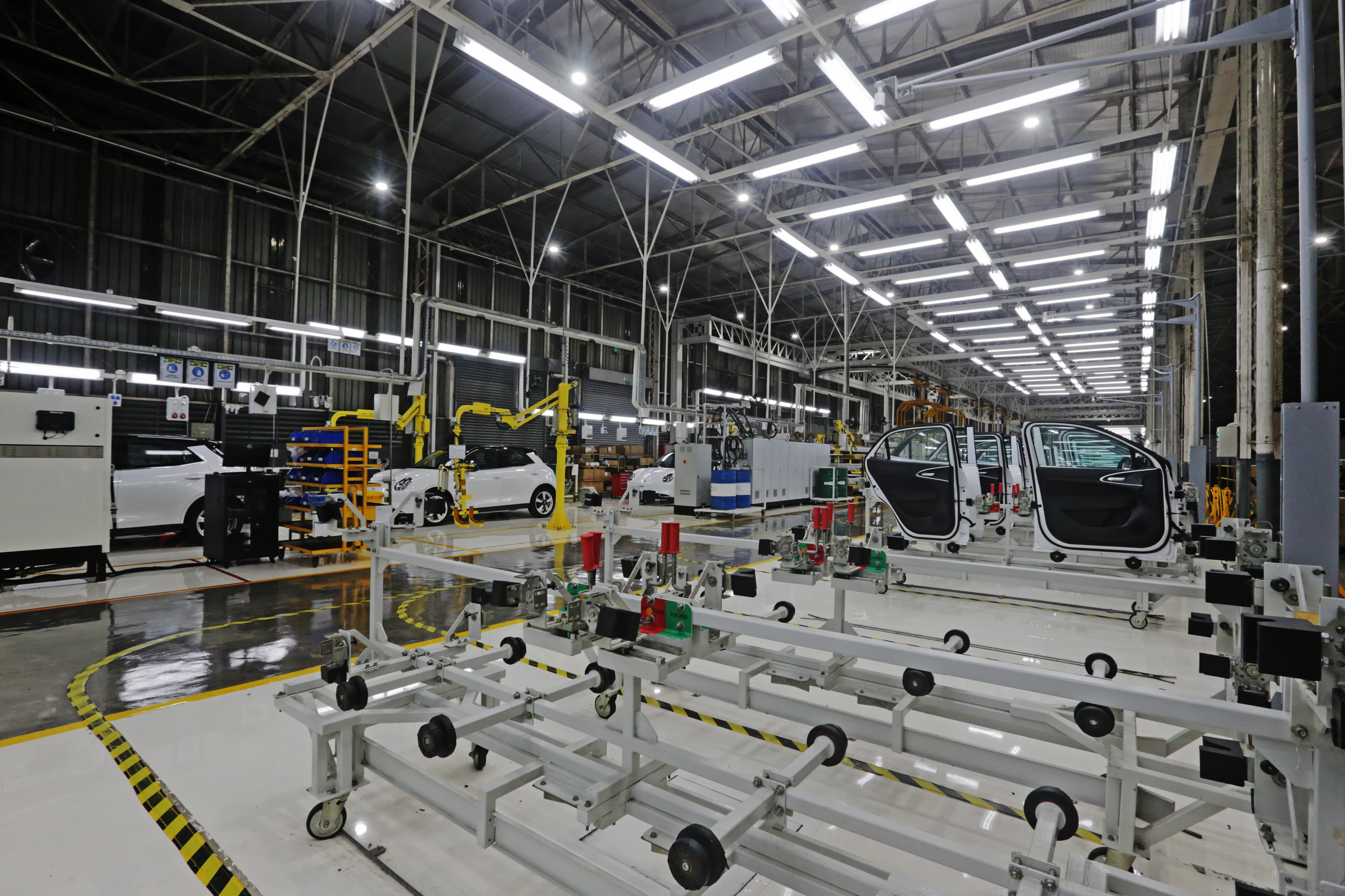 mobil-listrik-ora-03-tkdn-40-persen