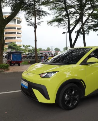 Booth BYD Diserbu Pengunjung di GJAW 2025, ATTO 1 Jadi Favorit Test Drive EV