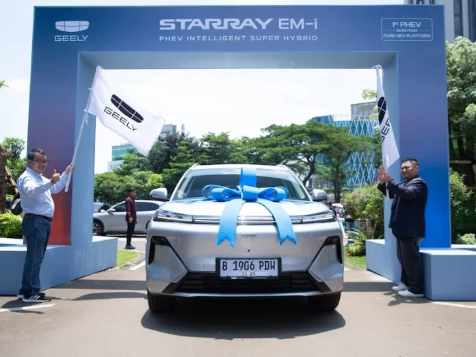 Geely Starray EM-i Diserahkan ke Konsumen