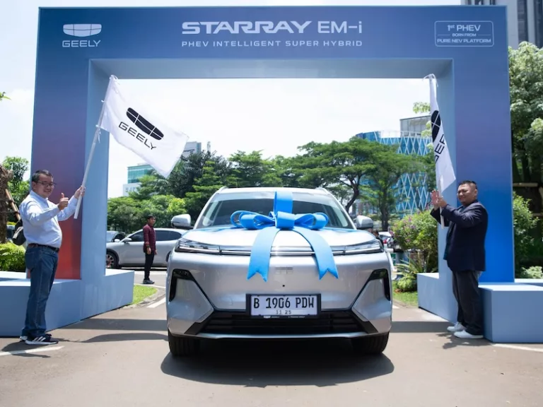 Geely Indonesia Serahkan Unit Starray Em-i ke Konsumen