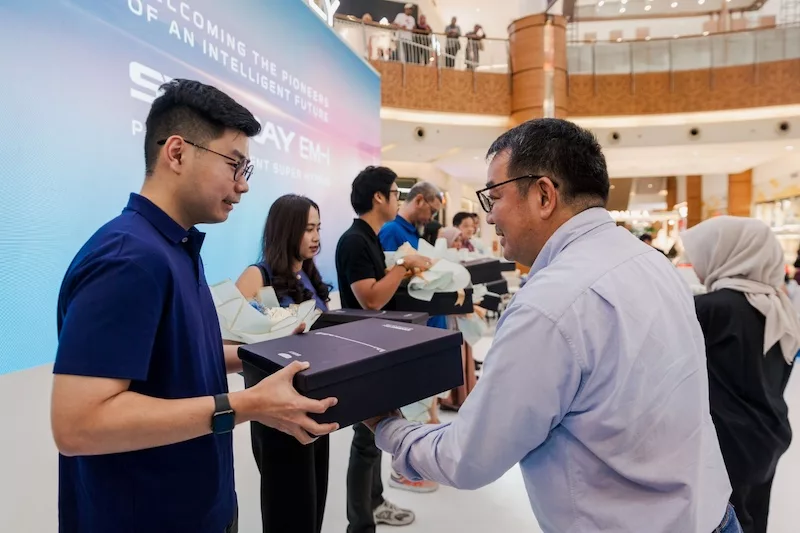 Geely Starray EM-i Diserahkan ke Konsumen