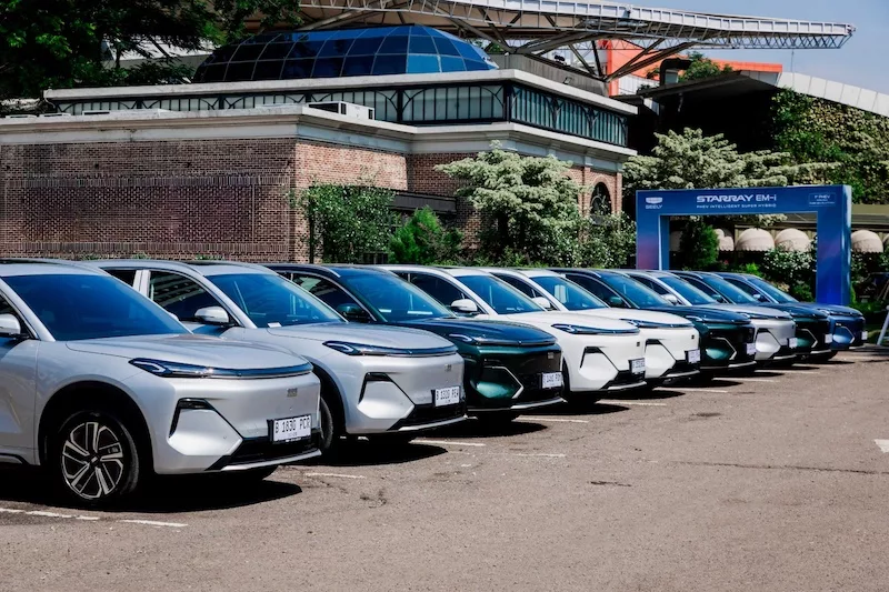Geely Starray EM-i Diserahkan ke Konsumen