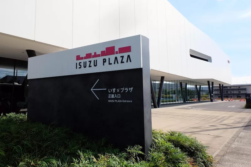 Napak Tilas Isuzu Plaza