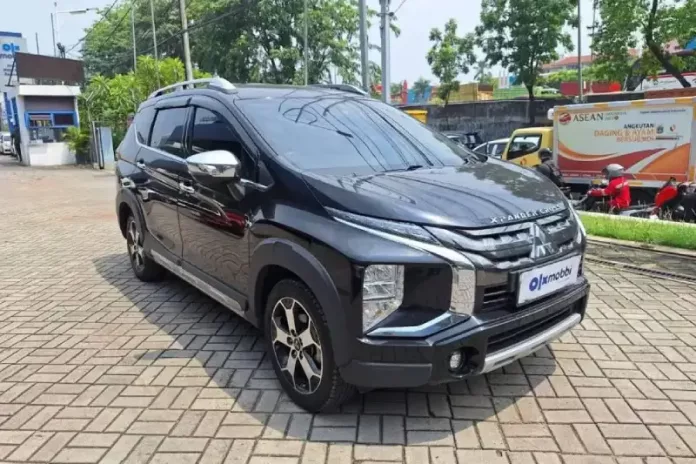 Mitsubishi Xpander Cross dan Xpander biasa Mitsubishi Xpander Cross dan Xpander biasa