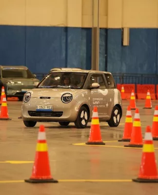 New Indoor EV Test Drive di GJAW 2025