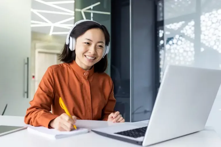 Gaji Translator di Indonesia 2025 dan Peluang Kariernya