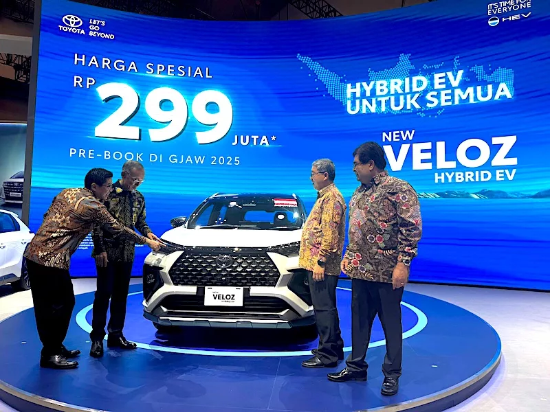 Toyota Veloz Hybrid EV World Premiere di GJAW 2025