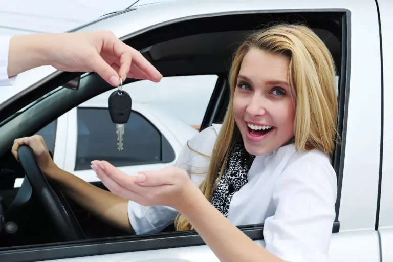Tips Sewa Mobil untuk Liburan Keluarga yang Aman