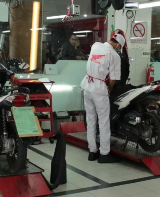Ini Alasan Service Pertama Motor Sangat Penting