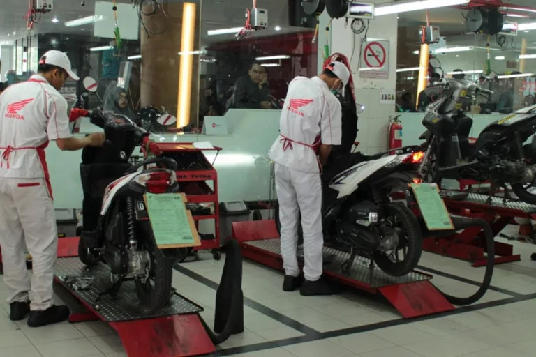Ini Alasan Service Pertama Motor Sangat Penting