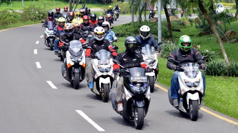 Tips Memilih Rute Touring Motor yang Aman