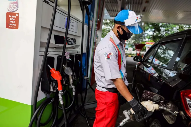 Hal yang Harus Dihindari Saat Isi Bensin di SPBU