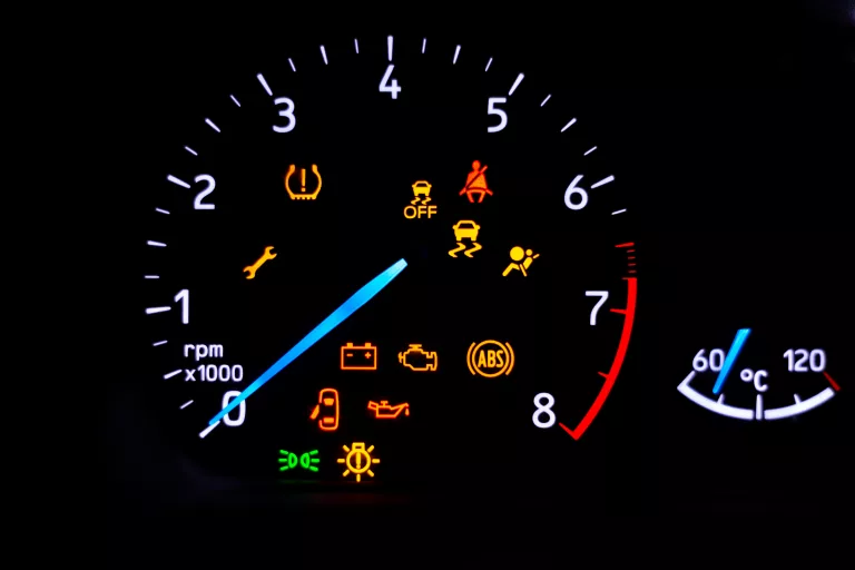 Kenapa Lampu Indikator Mobil Menyala? Simak Penyebab dan Artinya di Sini