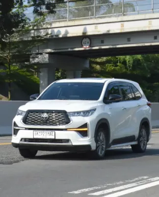 harga innova zenix hybrid