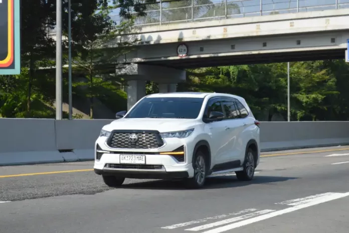 Harga Innova Zenix Hybrid Terbaru 2025 dan Spesifikasinya harga innova zenix hybrid