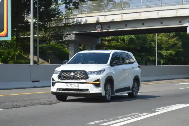 Harga Innova Zenix Hybrid Terbaru 2025 dan Spesifikasinya