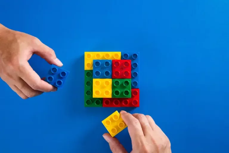 Sejarah LEGO dari Mainan Anak hingga Koleksi Dewasa