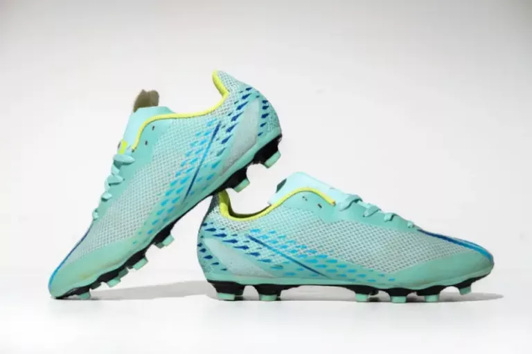 Jangan Asal! Ini Tips Memilih Sepatu Bola Sesuai Posisi Bermain