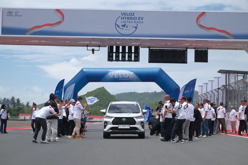 Toyota Veloz Hybrid EV