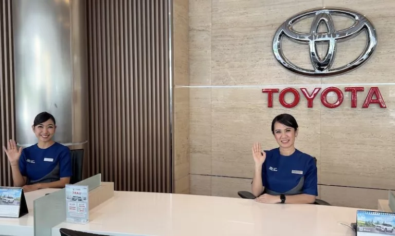 Berkunjung ke Dealer Toyota Terbesar di Indonesia, Krida Toyota Punya Ekosistem xEV Paling Lengkap di NTB
