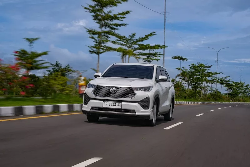 Uji Performa Hybrid EV Toyota di Lombok