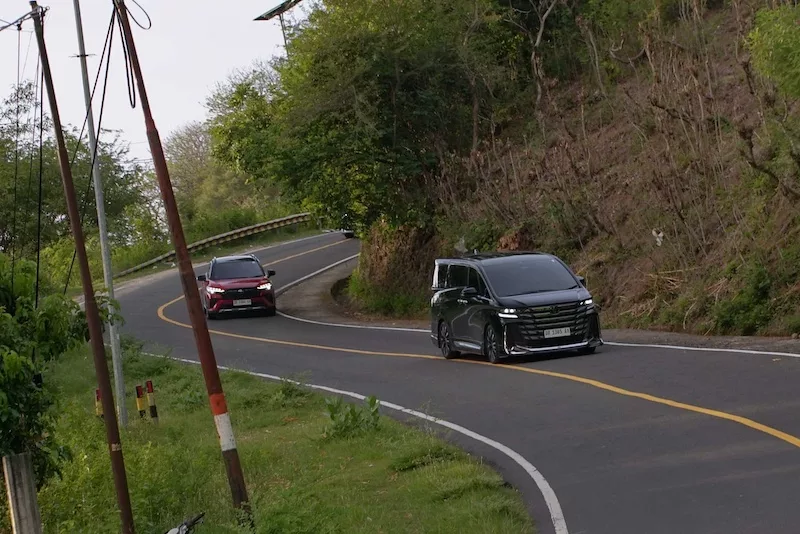 Uji Performa Hybrid EV Toyota di Lombok