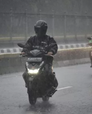 5 Tips Merawat Motor di Musim Hujan