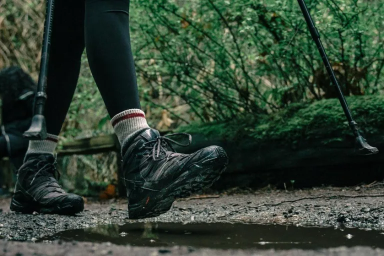 5 Rekomendasi Sepatu Gunung Terbaik untuk Pendaki