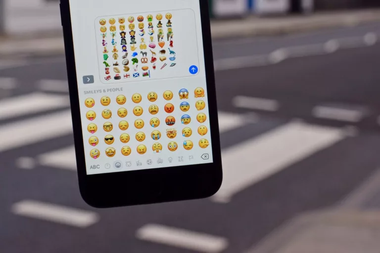 Cara Ubah Emoji Android Seperti iPhone dengan Mudah