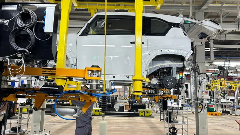 Saat Insentif EV Mulai Berakhir, VinFast Tetap Perkuat Investasi di Indonesia