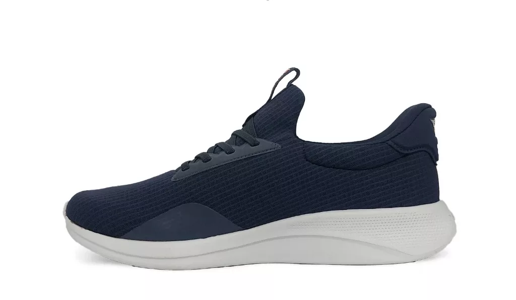 sepatu sneakers pria