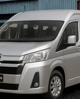 Review Toyota Hiace Commuter
