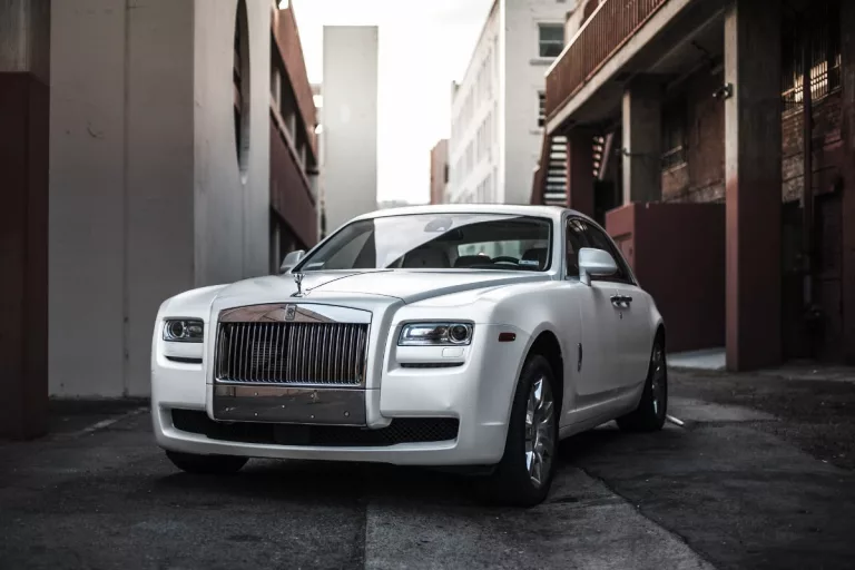 Simbol Sultan! Daftar Harga Rolls Royce Terbaru 2025 yang Bikin Melongo