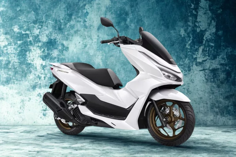 Kupas Tuntas Fitur Unggulan Honda PCX 160 yang Bikin Nyaman Perjalanan Jauh
