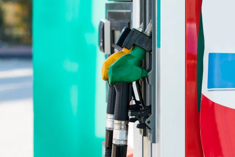 Cek Daftar Terbaru Harga Pertamax vs SPBU Swasta!