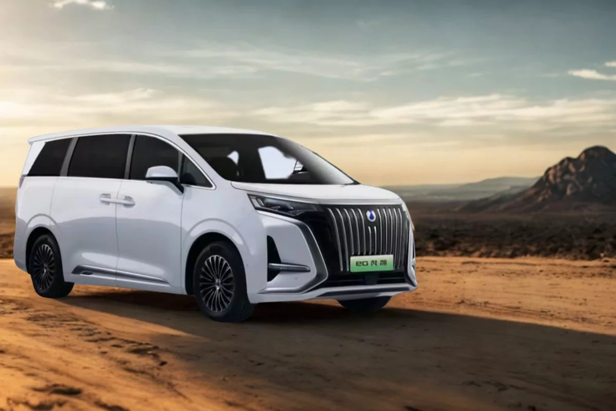 Eksterior dan Interior Denza D9