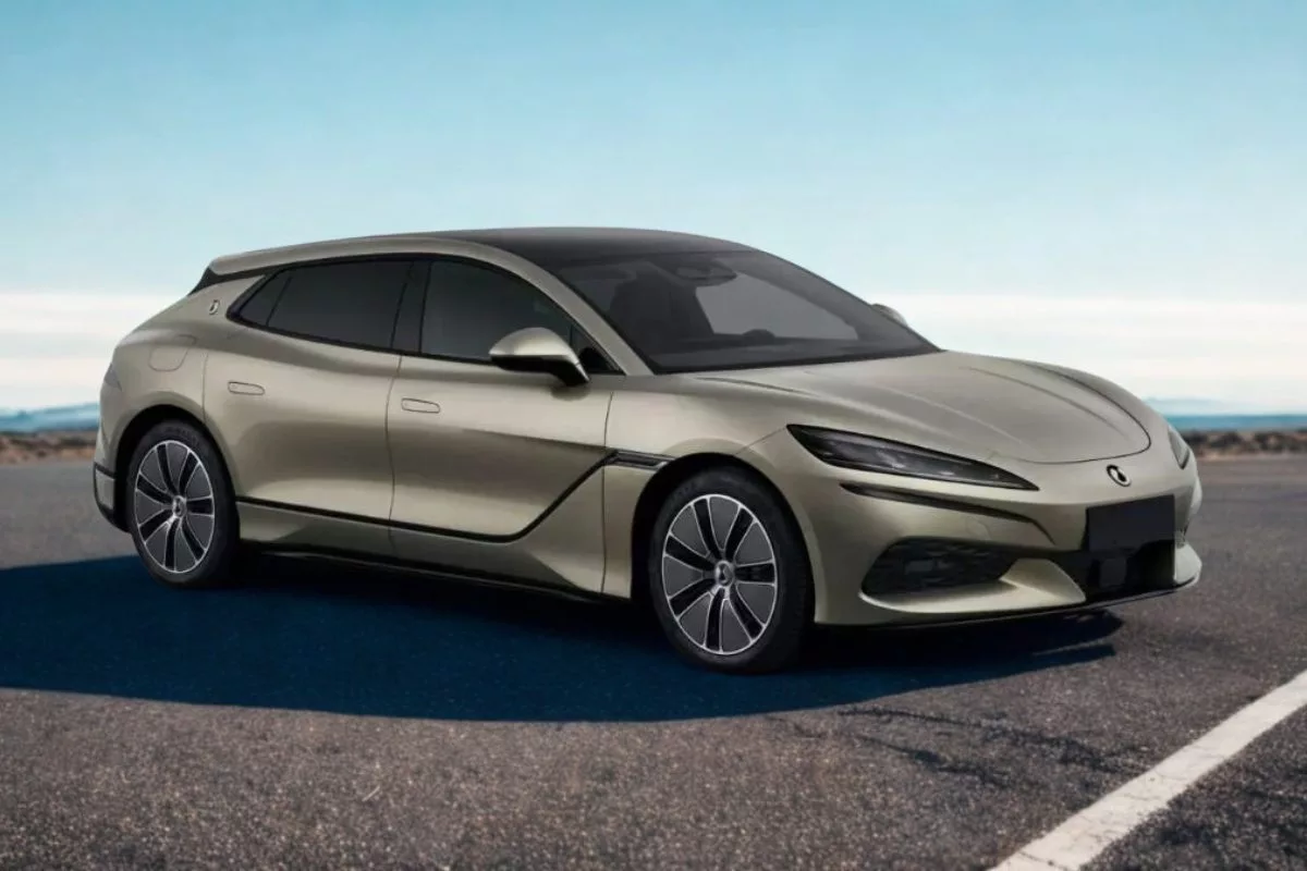 Eksterior dan Interior Denza Z9