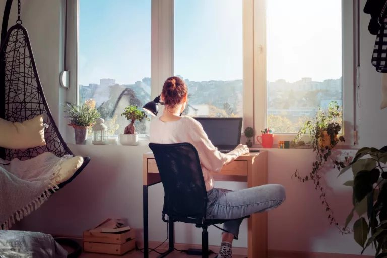 Ingin Dapat Gaji Dollar? Tips Dapat Kerja Remote Luar Negeri Modal Bahasa Inggris Pas-pasan!