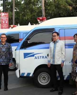 Astra Serahkan 35 Ambulans