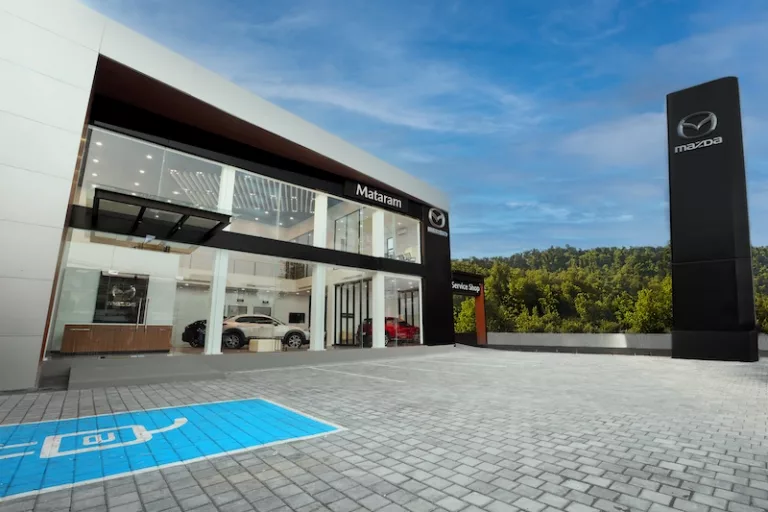 Sasar “Sultan” di NTB, Mazda Buka Dealer Premium Pertama di Mataram