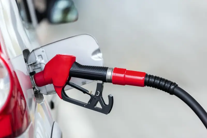 mobil digoyang saat isi bensin (1)